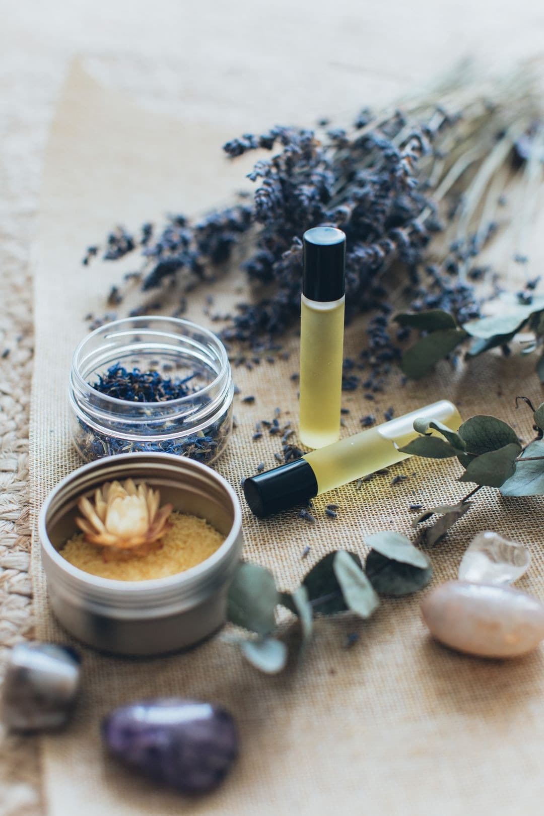 Huiles essentielles et lavande pour le soin signature #aromatherapie #soin
